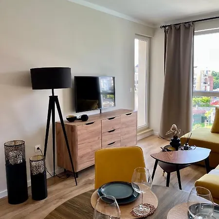 Sunny In Bellicity Complex Apartment